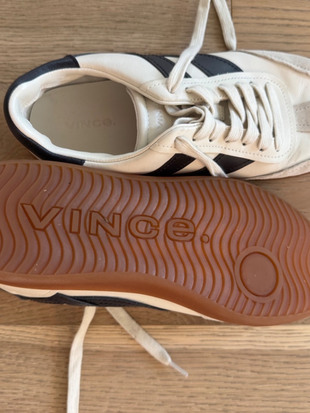 Vince Oasis Sneakers - Picture 2 of 2